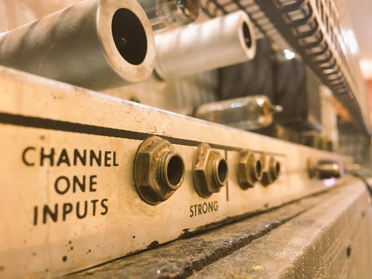 Hollowood_Music's tweet photo. Just got a shipment of vintage gear in for sale!  Check out this @DanelectroUSA #TwinTwelve #amplifier Rated #🤘🏼by @oodownie https://t.co/EubKMWQNCR
