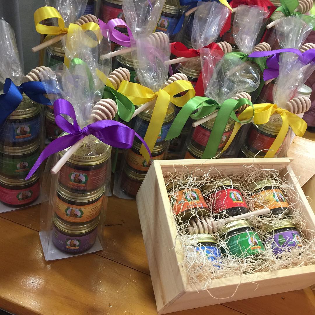 MainelySEO's tweet photo. @zenbearhoneytea samplers for the whole family this season. ✔️🍯🎄
.
.
.
.
.
.
.
.
#honeytea #zenbear #teatime #teasampler #mainemade #madeinmaine #maine #tea #mainelyseo #digitalmarketing #marketing #contentmarketing #holidayseason #merrychristmas https://t.co/UbheVPHH7S