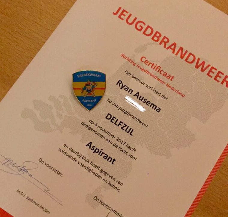 Bijzondere avond met mooie mensen van de jeugdbrandweer Delfzijl <a href="/BRWGroningen/">Brandweer Groningen</a>, lesje carbid, certificaten en kerstpakket. Wie de jeugd heeft....