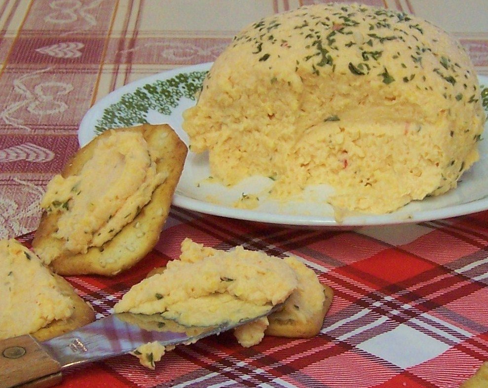 IncKitchen's tweet photo. Have you picked up your Homemade cheese ball yet? We are  rolling them up daily, and are not planning on running out! Serving homemade cheese ball with our homemade pickling corn, will be twice as good!   #CheeseBall,#Cheese,#PartyPleaser,#FingerFood. https://t.co/viRIOkjSN6