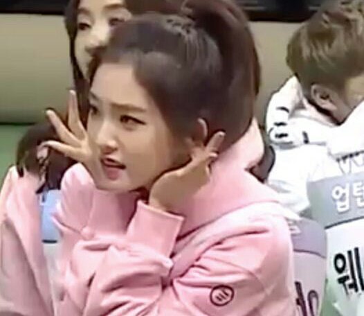 RedVelcroBr's tweet image. Eu nao acredito que a yeri foi acusada de querer chamar atenção por está sofrendo pela perda do seu amigo, que era como um irmão mais velho pra ela...
As pessoas são cruéis demais😥
Inacreditável...