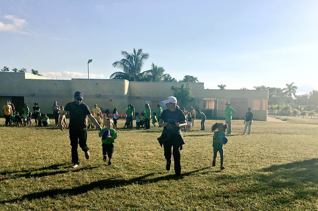 GloriaFloydES's tweet photo. PreK running, jumping &amp; having lots of fun at Field Day! #❤️GFEPREKTeachers #SpiritWeek2017 @MDCPS_OECP @OfficeofESE @MDCPSSouth @MDCPSCommunity @MDCPS_PhysEd https://t.co/e0xyREit9P