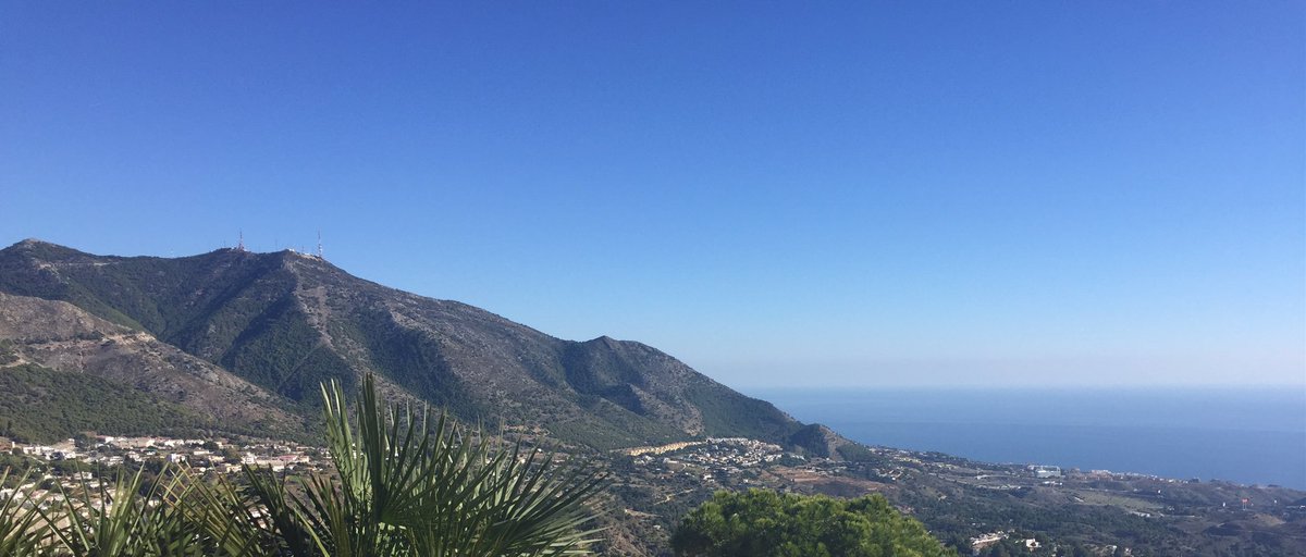 Bohemian_E's tweet photo. Amazing mountains of Mijas today https://t.co/ePAc7eBwmD
