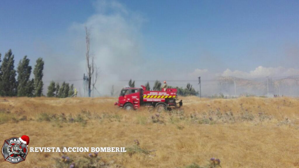 RABCHILE's tweet photo. Cuerpo de Bomberos Quilicura
Ahora #RAB16 y #RAB17 se encuentran en Primera Alarma de Incendio Forestal en Lo Cruzat Con Monte Carlo
Unidades B-1 B-2 H-2 R-3 BF-4 en el lugar
#RAB
#REVISTAACCIONBOMBERIL
#BOMBEROSDECHILE https://t.co/BTOG19hJeq