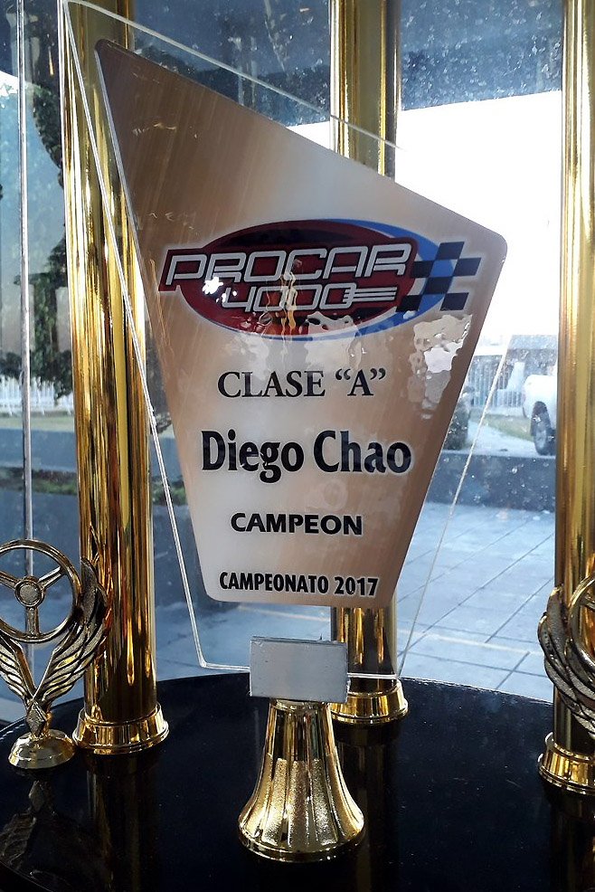 diegochao69's tweet photo. Linda noche de premiación de la temporada 2017. Gracias por el trofeo a la gente del @Procar_4000 !!!
#DiegoChao #Campeon #ClaseA #Chevrolet https://t.co/LRi91hmP8n