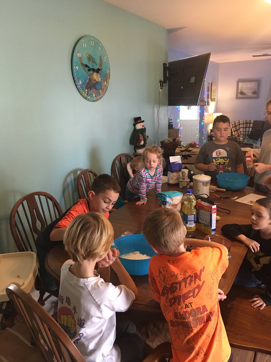 cookes_13's tweet photo. Let the baking begin with the kids ❤️ #lovemyjob #annualchristmastradition https://t.co/N9HWbnn2vX