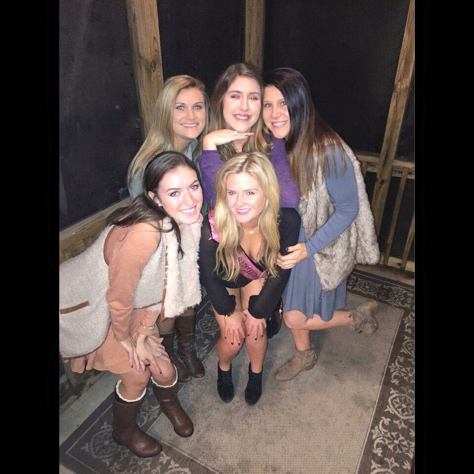 Rachel_Machelle's tweet photo. HBD Hannah Burger ILY!! Be my big? @hannahbarger_ https://t.co/W1IUMJF4ky