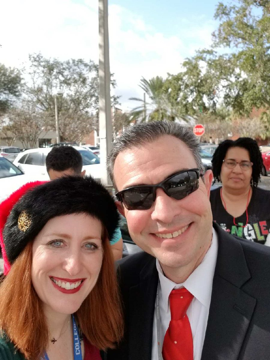 CPMS_OCPS's tweet image. Pictures from today's #TrailofWinterCheer on #EdgewaterDrive.  Our performing arts students did an amazing job. #cpmsbulldogs @ocpsnews @TeamNorthLC @North_ocps #ocps