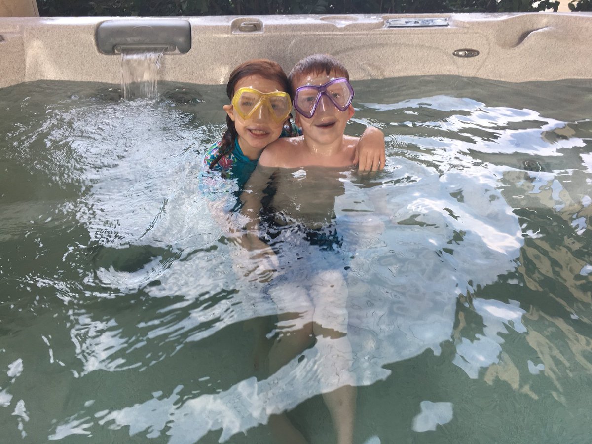 WWMBlogger's tweet image. Dec21, kids swimming, outdoor yoga, 80 degrees, #ILoveTexas @khanschen