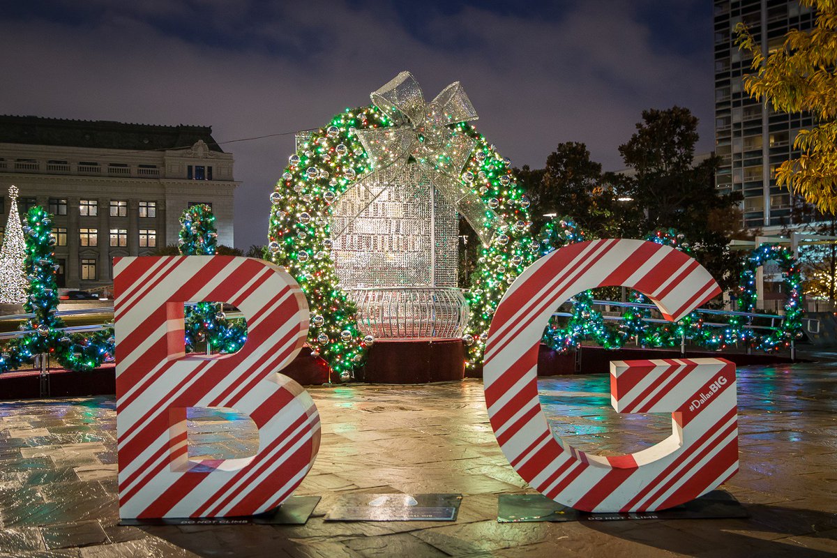 Treat your family to an afternoon or evening out to attend a holiday show. See the full list of events goo.gl/McSJZB

#HolidayShows #365DaysofDallas #ExperienceDallas  #NoPlaceLifeDallas
