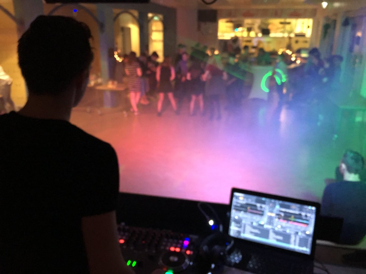 ArcadeHengelo's tweet photo. Zeer geslaagde Kerstparty @ArcadeHengelo met DJ Jeroen! https://t.co/vV4L2W6crq