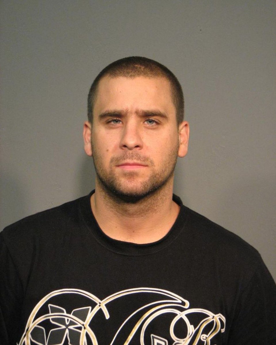 tvanouvelles's tweet image. Jusqu'à 5000 $ de récompense pour retrouver Éric Demers, qui serait impliqué dans le vol qualifié à l'Hôpital Maisonneuve-Rosemont tvanouvelles.ca/2017/12/21/jus…