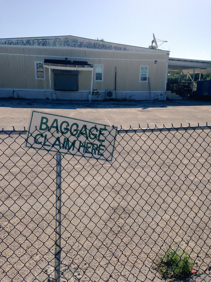 BhoeMonroe's tweet photo. The simple life of the Bahamas... if only my luggage was actually there to collect 🤦🏼‍♀️ https://t.co/rlG6lFhR8R