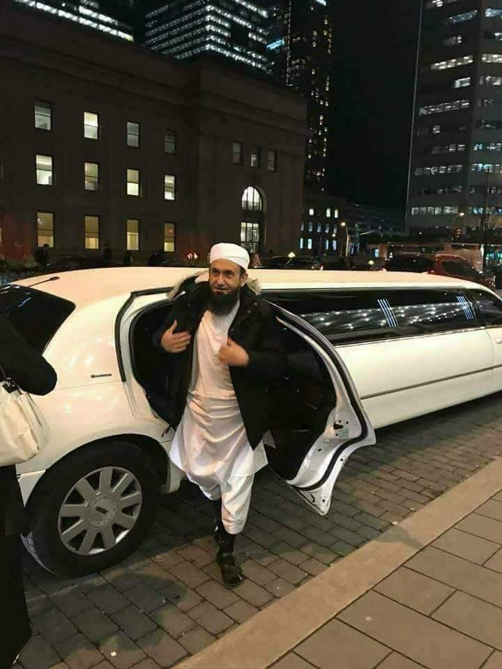 ahmadisdotcom's tweet photo. Maulana Tariq Jameel, in Canada, living the simple life just like he preaches. https://t.co/JNB0mRybkm