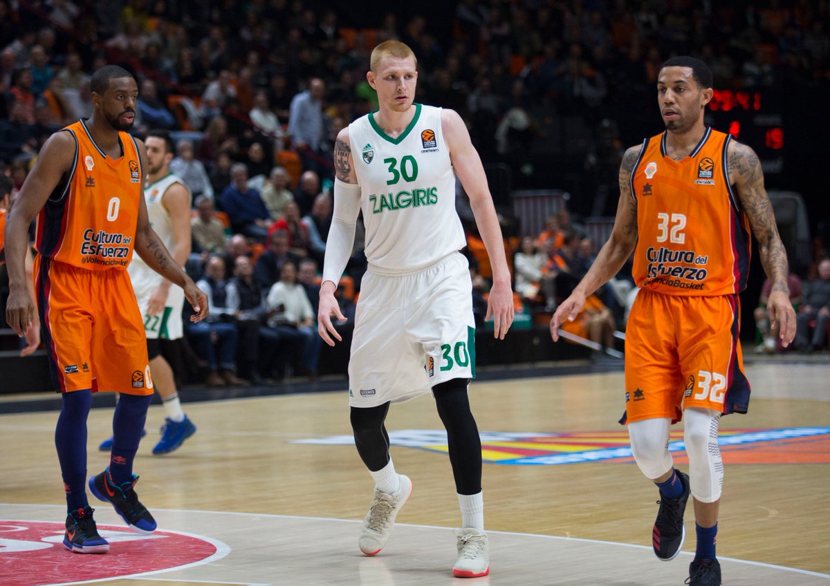 bczalgiris's tweet photo. Third quarter ends in #Valencia and #Zalgiris takes the lead 54:46. @Aaron_White30 had big three-pointer during this quarter!

#ManoKomanda #MyTeam @EuroLeague #VBCZAL https://t.co/lWVu4fMLOe