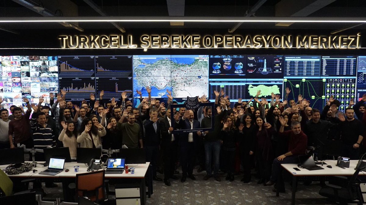 En uzun gecede 7 gun 24 saat altyapimizi emanet ettigimiz arkadaslarimizi yanliz birakmadik. Iyiki varsiniz. #turkcell #noc #sebekeoperasyonmerkezi #enuzungece