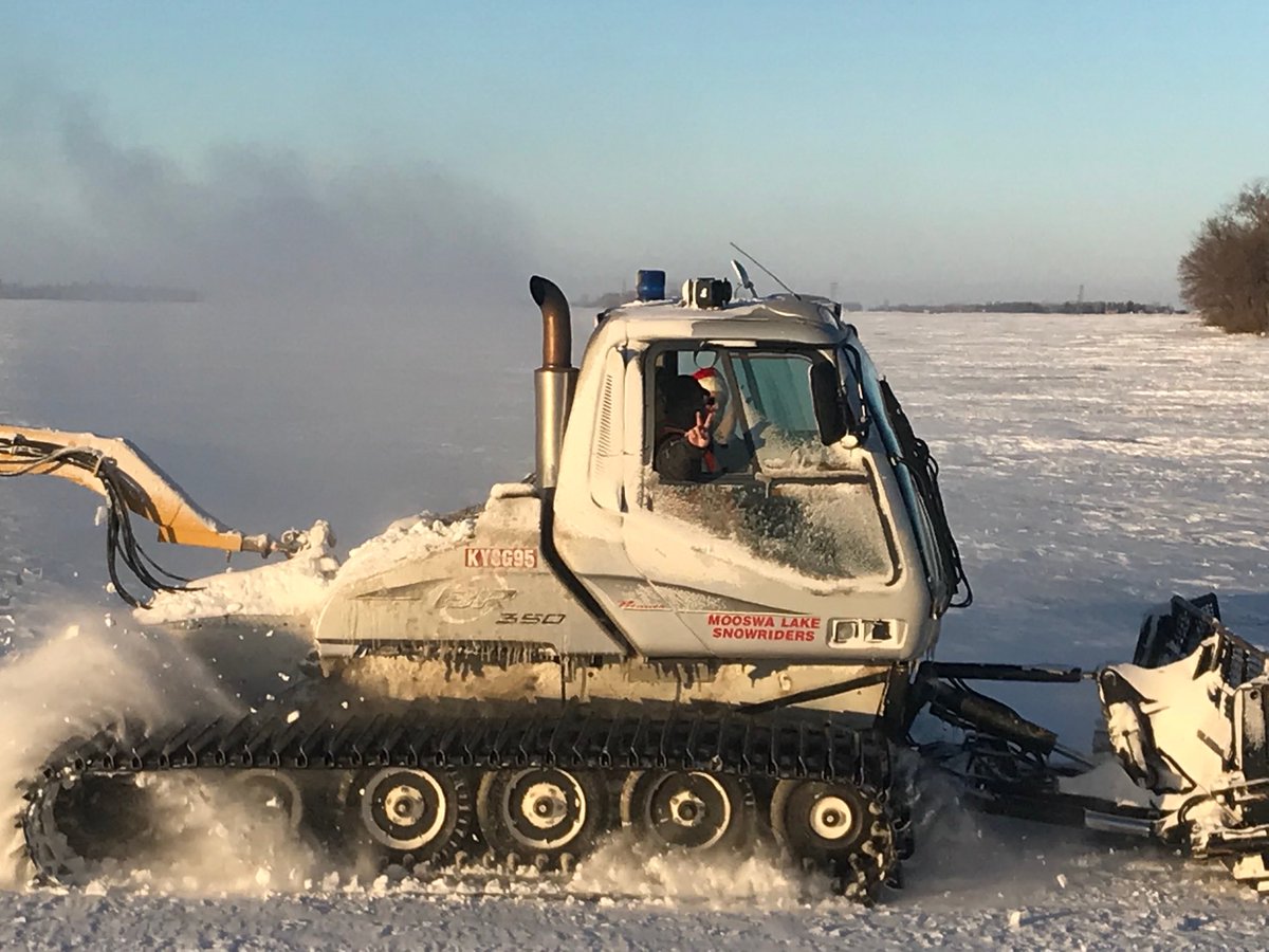 WayneEwaskoMLA's tweet photo. Thank you to all the hard-working groomers making the best trails in Manitoba right here in the #LdBConst #snoman #eastman #Tourism #mbpoli https://t.co/C5Ns9zEjPq