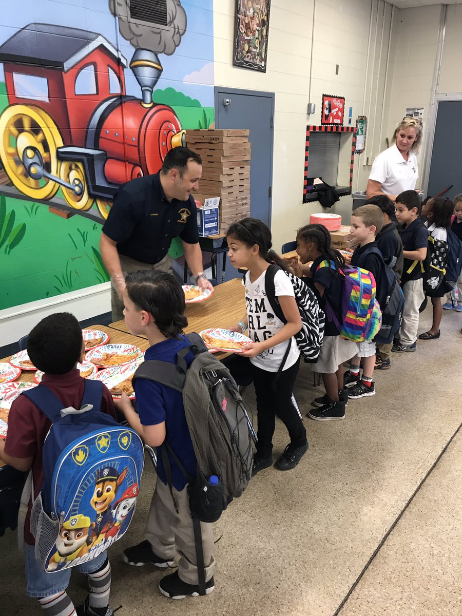 letsoschris's tweet photo. @HCSOSheriff @ChadChronister #envirobuild putting on an amazing party @TownCountryES @HillsboroughSch @Jeff_Eakins #greatfutures https://t.co/eAtUwFmzHE