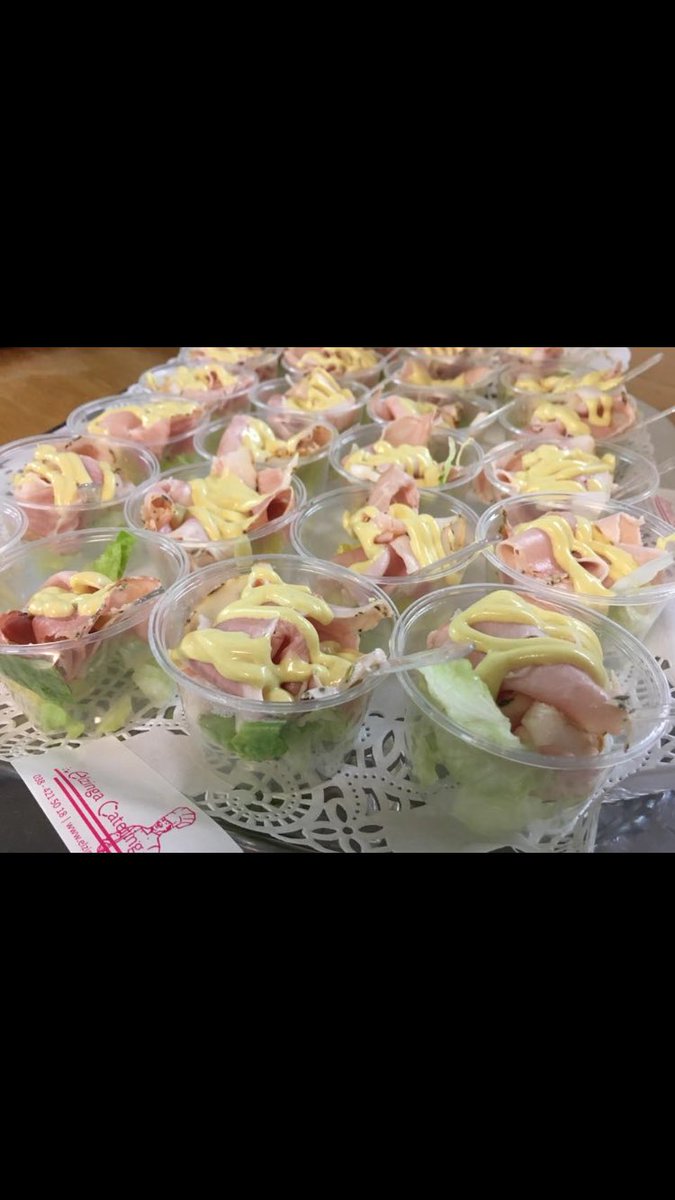 ElzingaCatering's tweet photo. Het was weer een mooie werkdag waarin wij diverse gerechten en hapjes mochten maken. Hier een kleine reportage wat wij zoal gemaakt hebben. Trots op onze werknemers! #Catering #Zwolle #kerst https://t.co/XQnJwqPPXb