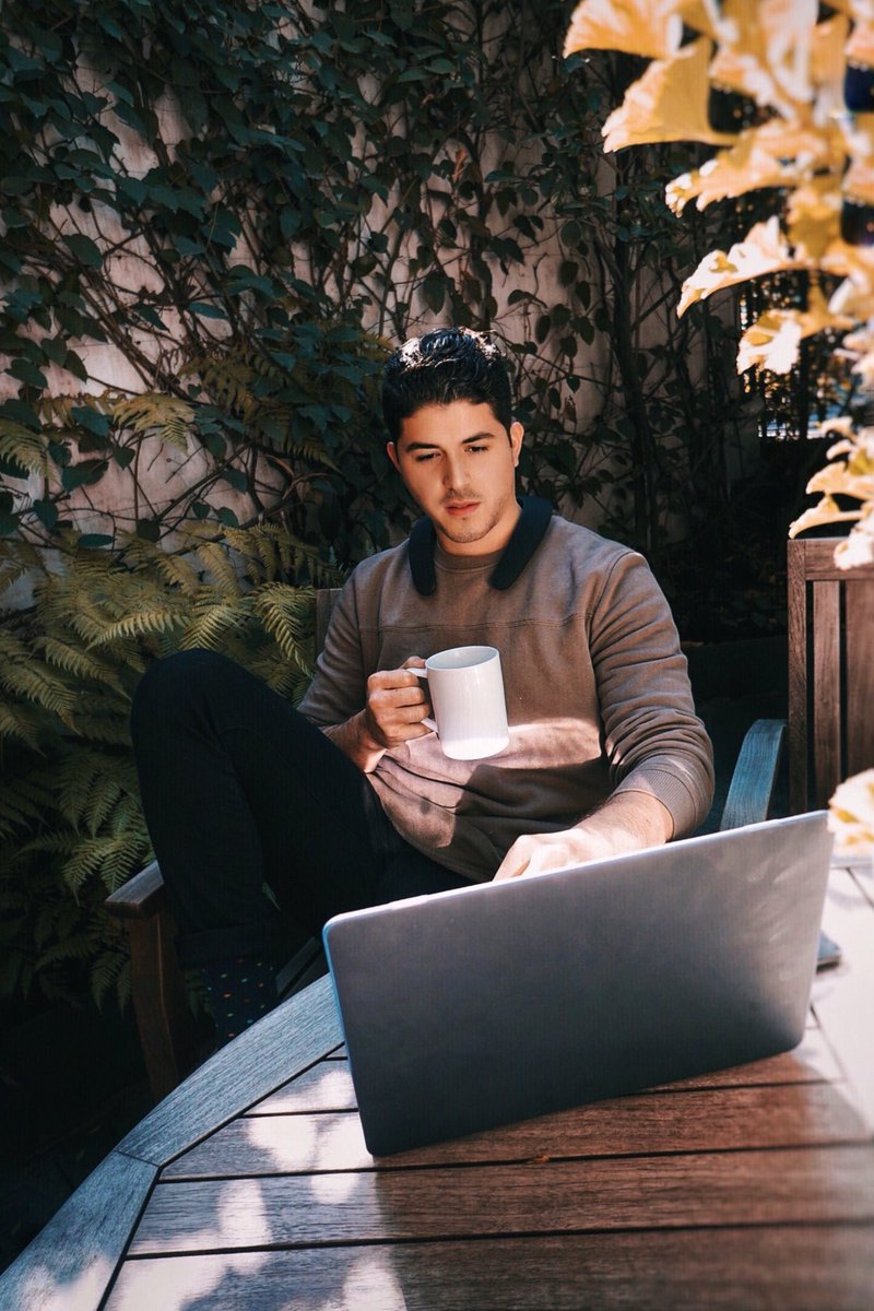 TwoTrends's tweet photo. I’ve officially mastered the art of multitasking, all thanks to @JBLaudio ’s new JBL Soundgear - Love being able to immerse myself in my tunes & take hands-free phone calls #JBLWireless #ad https://t.co/zjEUu97OqA