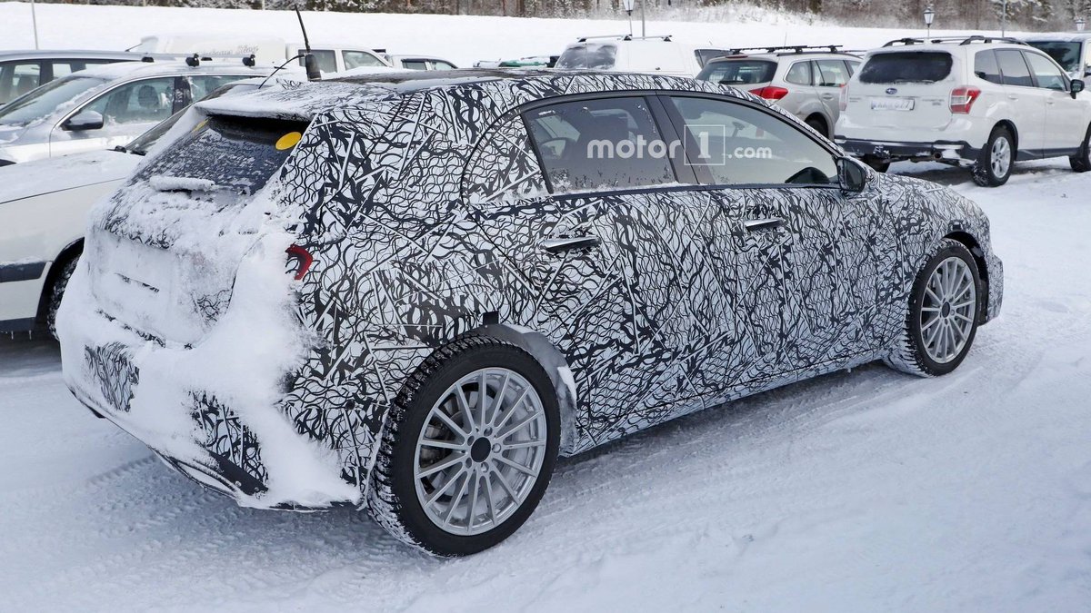 Motor1espana's tweet photo. #MercedesBenz Clase A 2018: fotos espía de la versión híbrida https://t.co/20nGbR0zVM
#coches #novedades https://t.co/Jzll2vzlqI