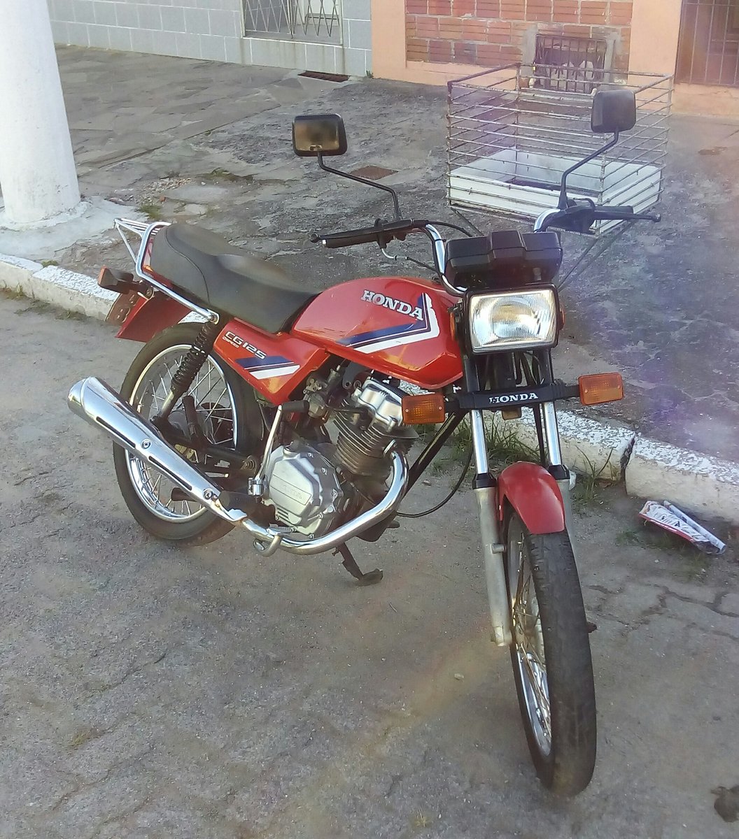 GiovaneTavares5's tweet photo. Cgzinha do tio bizo😂
#HondaCg🚲💨
#NãoMeDeixaMal❤
#DiaDia👊 https://t.co/IdEhjL2SOa