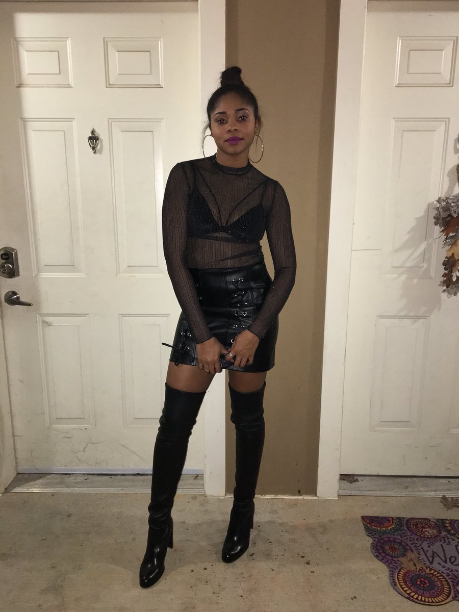 ndeeuhh's tweet photo. #BlackQueensOfUNCC 💕💁🏽‍♀️ https://t.co/GqA1bV2d4i