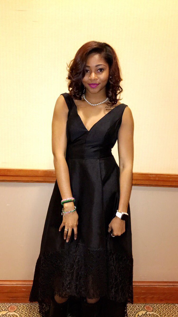 ndeeuhh's tweet photo. #BlackQueensOfUNCC 💕💁🏽‍♀️ https://t.co/GqA1bV2d4i