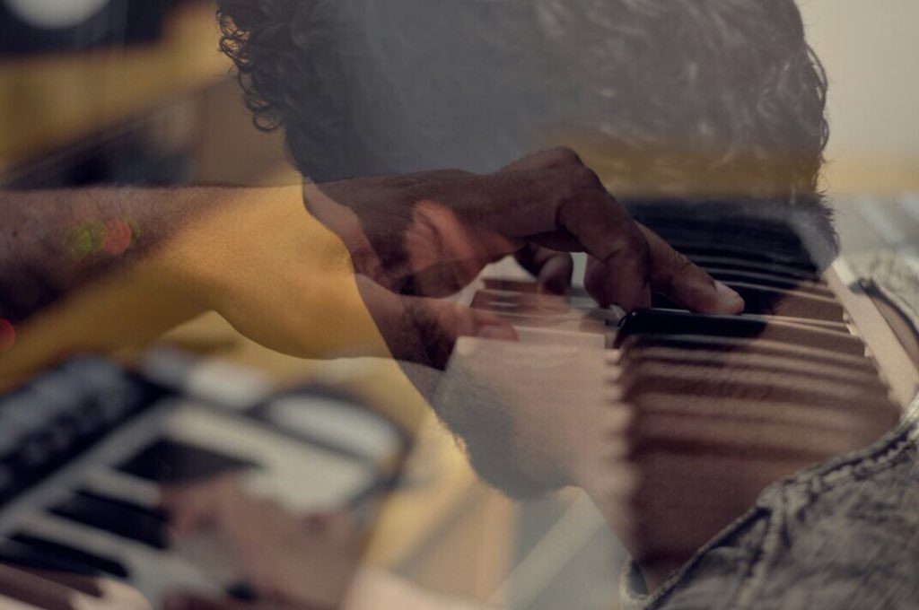 veluriaoficial's tweet photo. Ontem rolaram gravações de synth e bass do nosso novo single!
Estamos incrivelmente satisfeitos com o resultado! Fiquem de olho!
#veluria #single #triphop https://t.co/Ja61K1eFh5