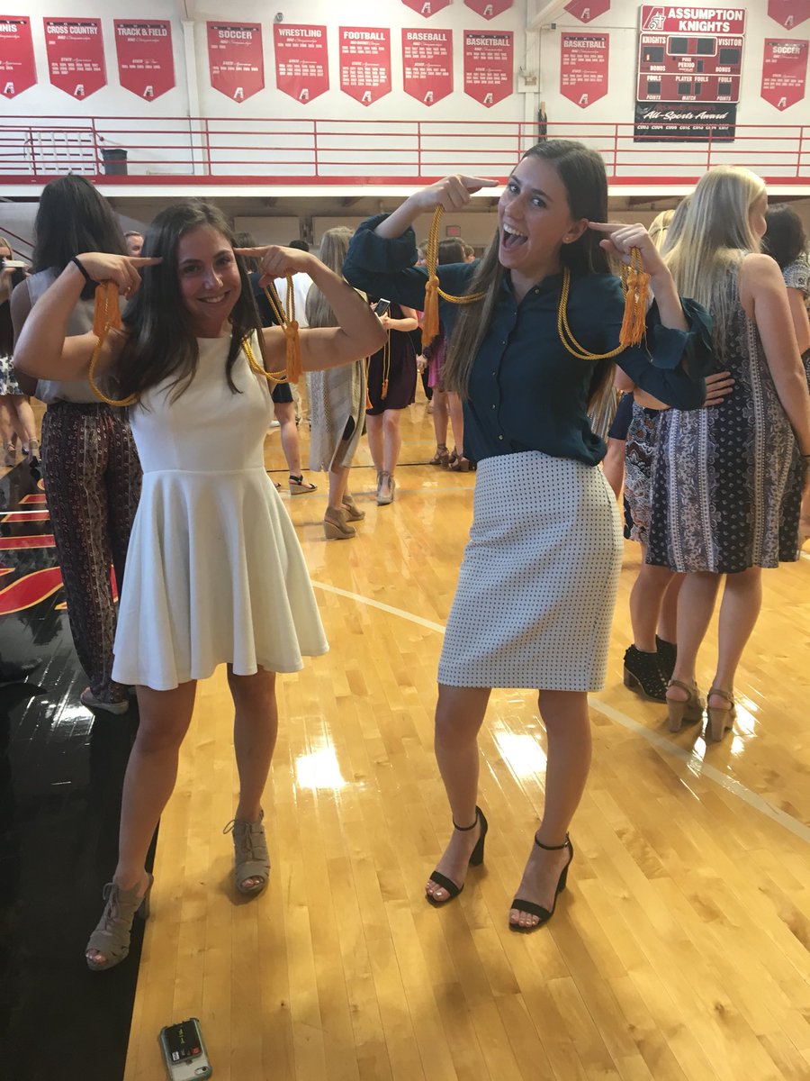 karly_britt's tweet photo. ¡feliz cumpleaños dorita! thanks for being my long lost twin and go-to study buddy 🤓 wouldn’t want to constantly be confused as anyone else i’m going to miss you sm next semester thanks for all the mems i hope ur day was as great as chuy cristo https://t.co/xuTmhUUIyw