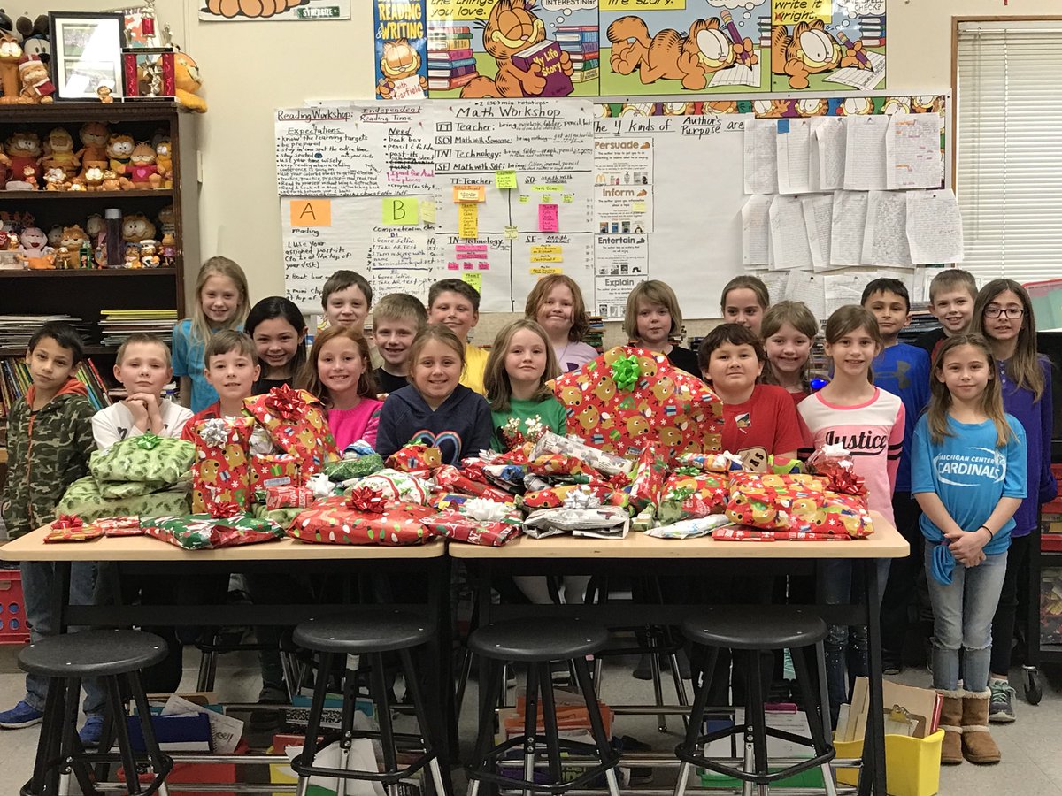 Arnold12Stacy's tweet photo. One of my fav days w/ my Ss! Wrapping our gifts for our Adopt-a-Teen! #generosity #togetherness #love #prouddays https://t.co/zGlkW7A79g