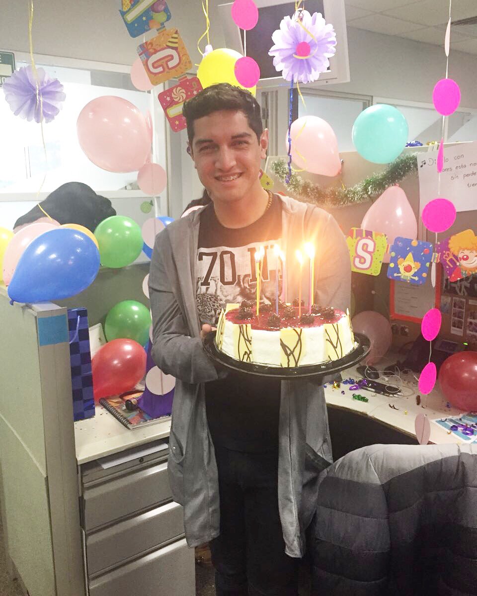 lolostube's tweet photo. Cumpleañero! @OscarCatarsis ¡Muchas felicidades al Lolo! Y además hoy es el estreno de su nuevo canal en YouTube #NoTeQuedesConLasGanas están listos para verlo a las 8 pm? Y a felicitarlo! https://t.co/LqQmn3XNiC https://t.co/bfqSJ439jO