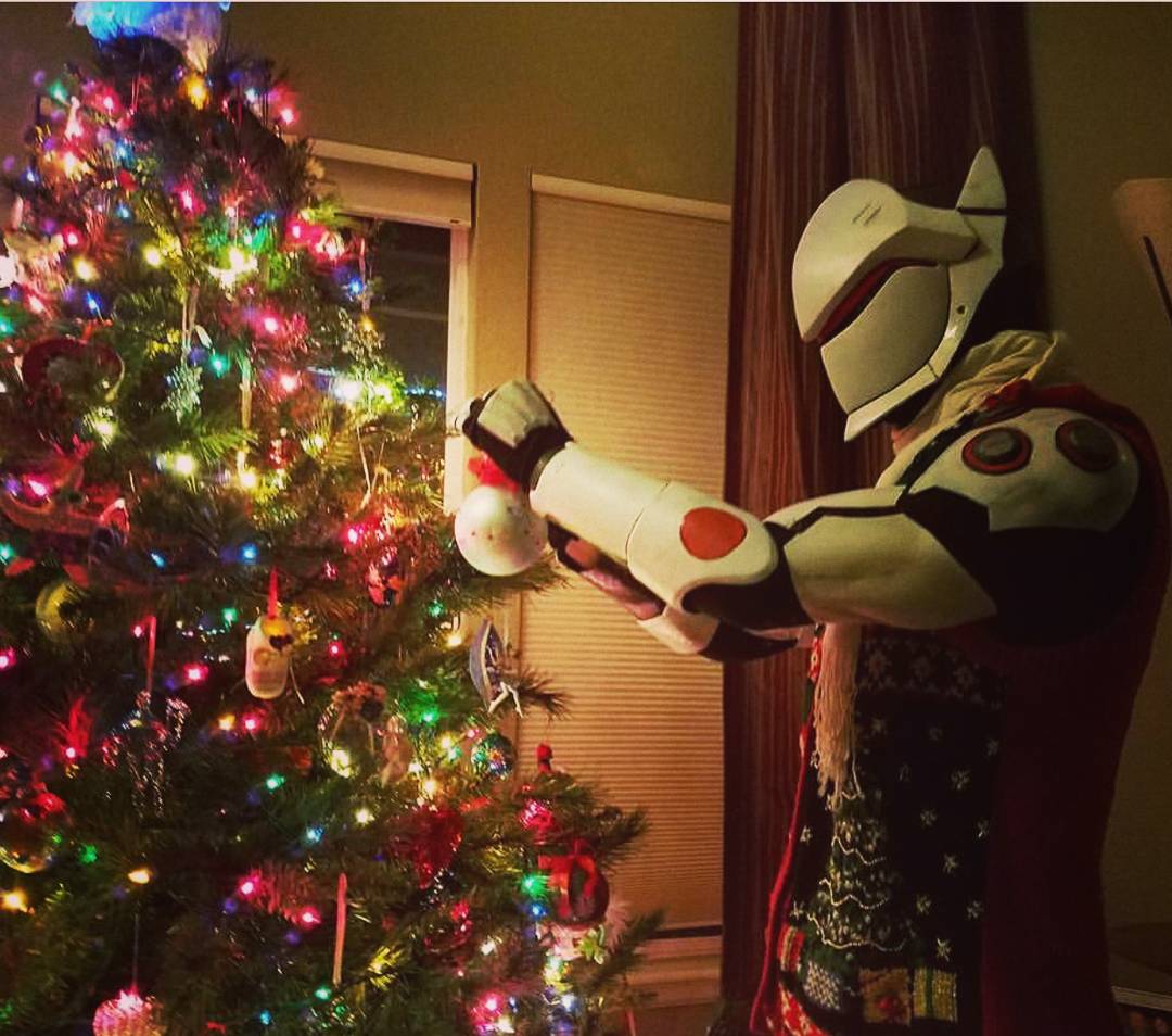 WorldofComicCon's tweet image. 🎄"To know yourself is to be at peace."🕯 Holiday #Genji #cosplay from #Overwatch by @Tengudeku 
✔him out &amp;amp; show some❤

#gamer #Christmas #Blizzard #blizz #WinterWonderland #geek #videogames #ChristmasTree