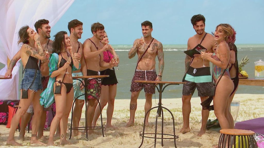 bchartsnet's tweet photo. Crítico do UOL elege "De Férias com o Ex Brasil" como o melhor programa da TV brasileira de 2017. https://t.co/YfVZx1iruS https://t.co/sLvII5zZS5