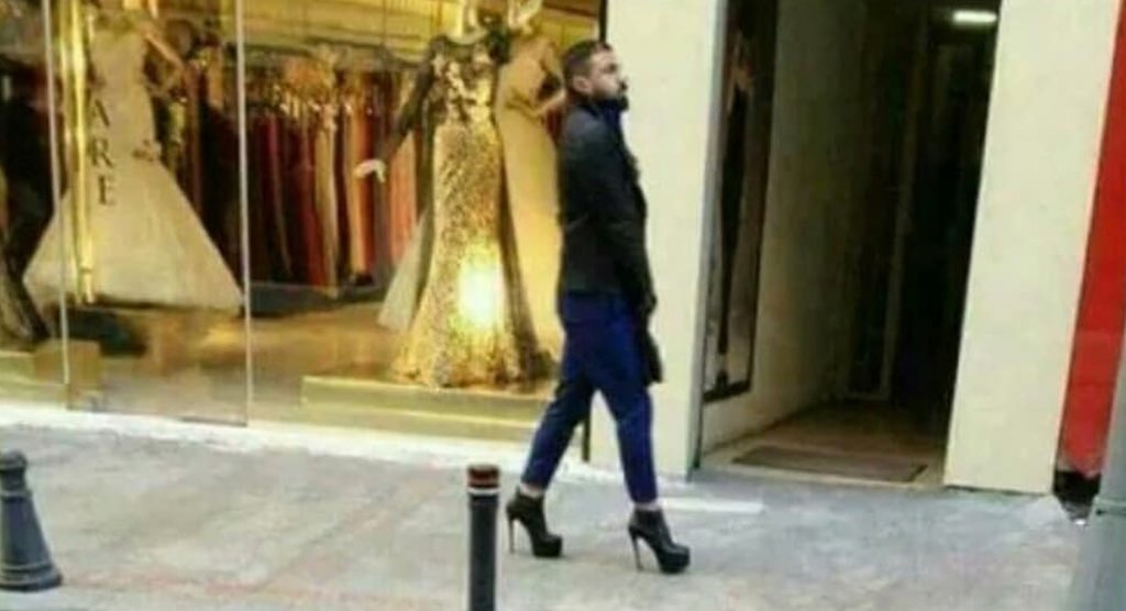خايف ادعي ربنا يهديك تتحجب 😂💔😂😂