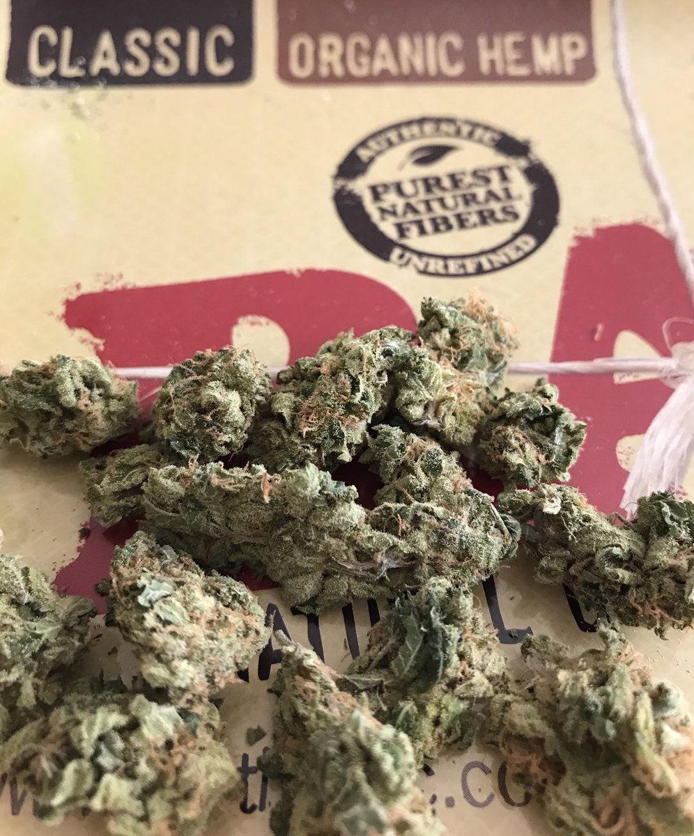 LouieBroccoli's tweet image. It’s a #whitecookies kinda day