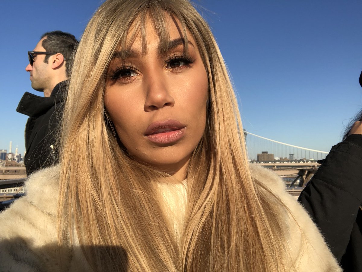 lifeaseva's tweet photo. Took some selfies for the first time in a while today 😬😬😬😬 https://t.co/8jaTK0ERmB
