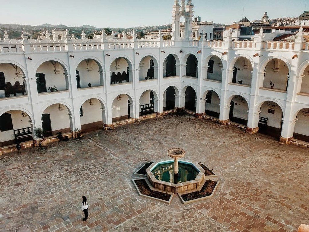 explore_bolivia's tweet photo. What about including Sucre on your #destination list? 😉 que te parecería incluir a la "Ciudad Blanca" en tu itinerario? 😊 The #magnificent church of San Felipe Neri in Sucre, the white city 😍😍😍 el incomparable mirador de San Felipe Neri, en la ci… https://t.co/0pln2MNC3V https://t.co/b6yovl74sr