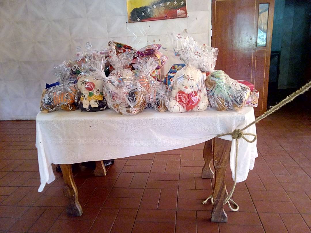 inass_urena's tweet photo. Se realizo actividad con los niños de nuestros servidores psra la entreg de los regalos @salainass @magallyvina @PsuvJhon https://t.co/ieDyr2rZFF