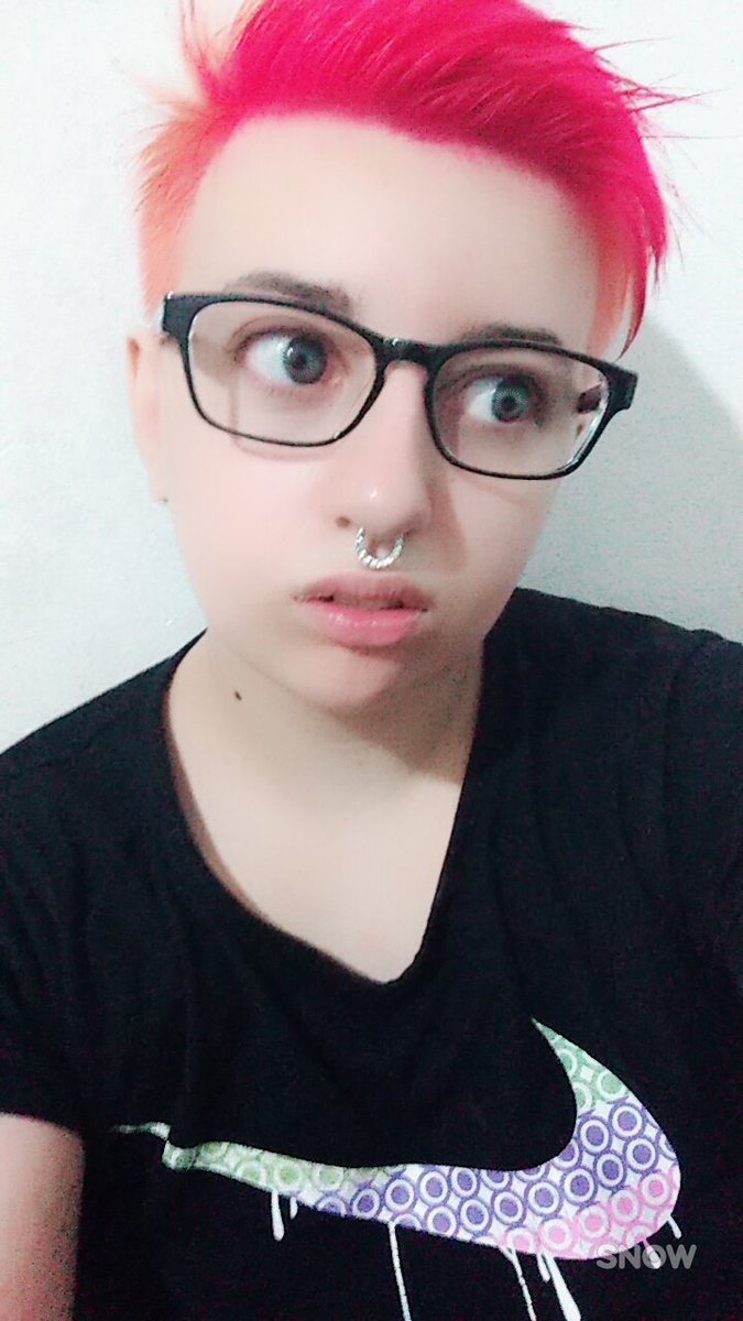 catffe's tweet image. Amo mi nuevo color de pelo. ✨