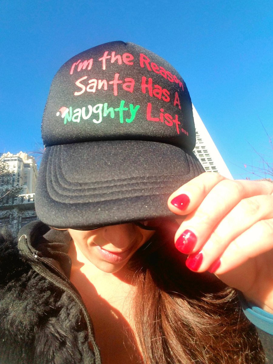 SkylaSensi's tweet photo. I love wearing this hat during the holidays 💋❤️🎅 #naughtygirl #nocoalplease #ilikediamonds https://t.co/Qfb7jvVjb3