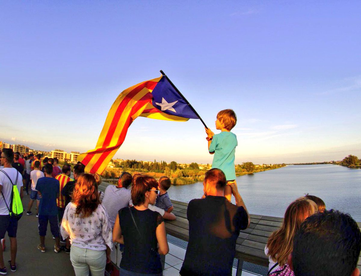 lluis_soler's tweet photo. #CAT vota llibertat, dignitat i independència! Llàstima que la primera força política no pertanyi bloc majoritari. C’s haurà de donar gràcies a ERC de la tàctica erràtica de llistes separades per poder guanyar. Malgrat els errors, amb tots, el camí #EstatCAT ha de ser imparable! https://t.co/uisGxHeefS