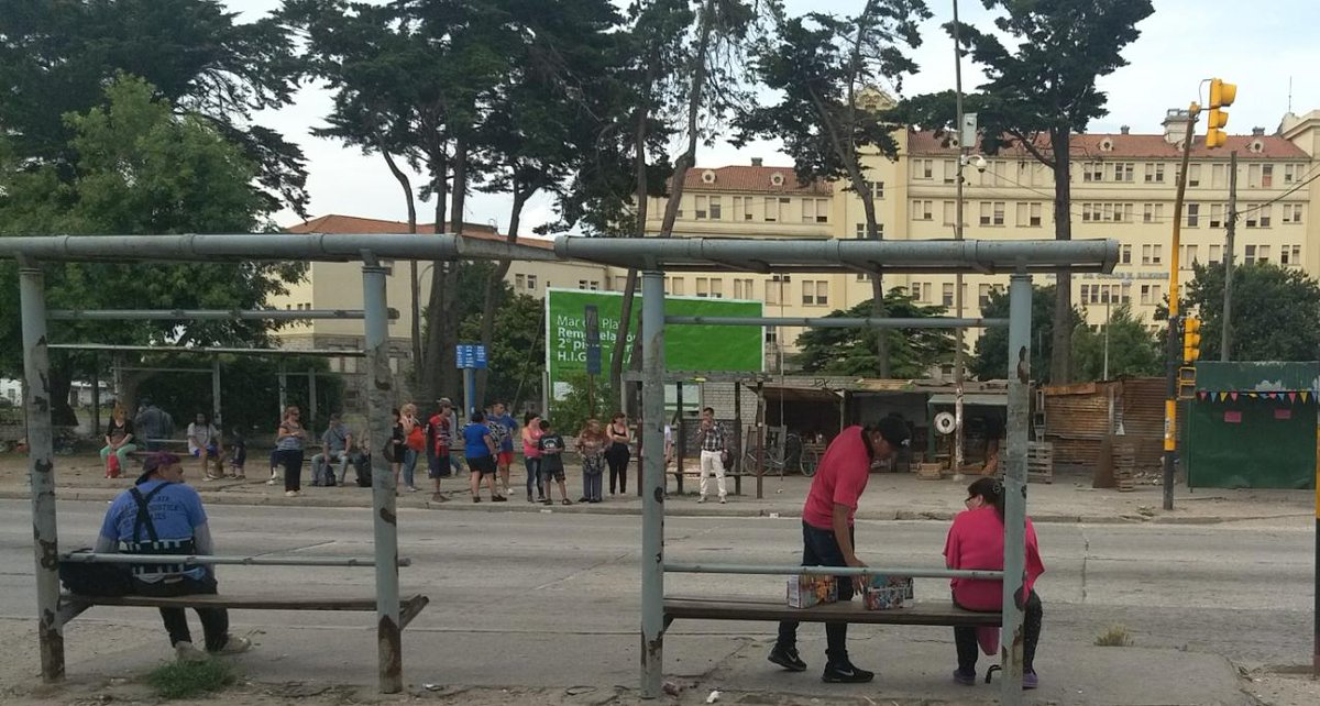 lucasgarrido93's tweet image. La Segunda Siembra de Libros de @CasadeVeinte tambien llego al barrio centenario y  regional  un exito  #librosperdidosmdp @JulioRomero_mdp