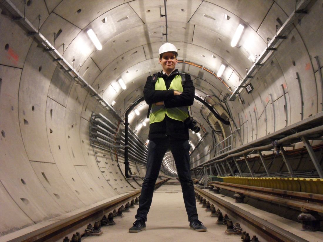 DavidEerdmans's tweet photo. @JVidee Paar beelden van m'n tijd bij @JVidee: de eerste #JVrace naar Brussel (race tussen Thalys, trein, bus, deelauto, e-auto) de tweede #JVrace (meemaken hoe 't is om met een beperking met te reizen) en studiereizen naar Parijs en Boedapest (metro in aanbouw). https://t.co/iDtM8AhrMk