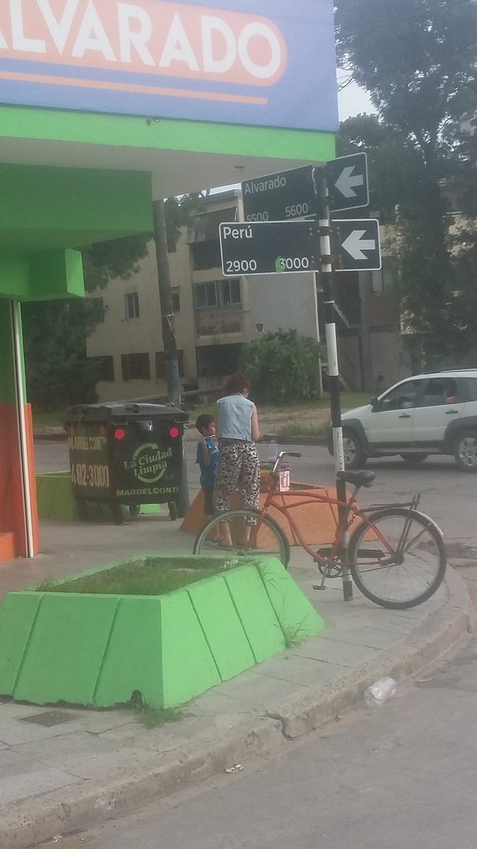 lucasgarrido93's tweet image. La Segunda Siembra de Libros de @CasadeVeinte tambien llego al barrio centenario y  regional  un exito  #librosperdidosmdp @JulioRomero_mdp