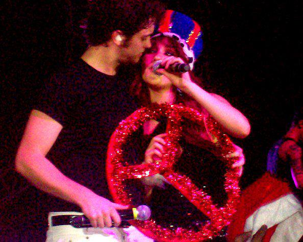 lunavondy's tweet photo. Hay amores que duran para siempre aunque no estén juntos #PorSiempreVondy https://t.co/3t0aXdwr9h