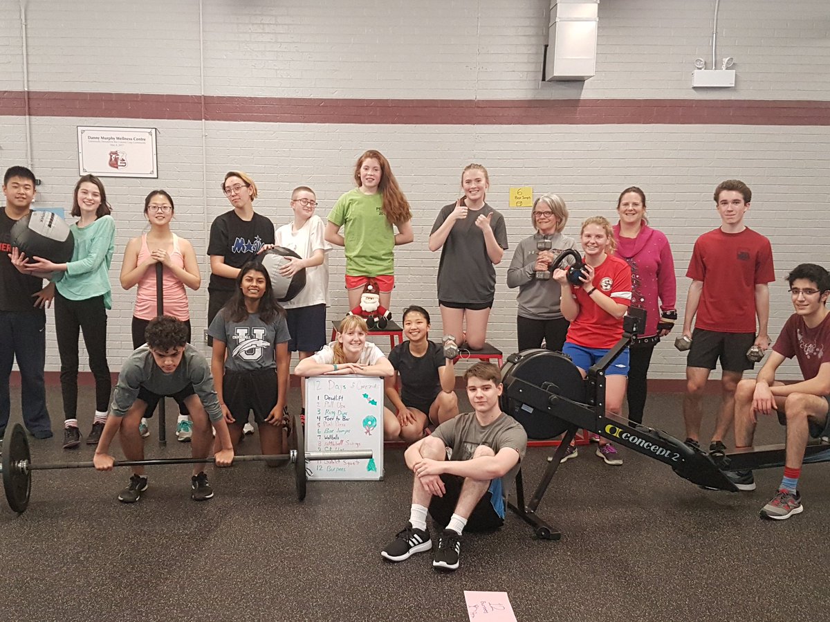 Gray_Athletics's tweet photo. Great turnout and effort today at GrayFit's last class of 2017. Tough work completing or 12 Days of Christmas workout #GrayFit #ColonelPride #GettingStronger #GetFit #FunFitnessFamily #HavingFun https://t.co/F72EWaHfts