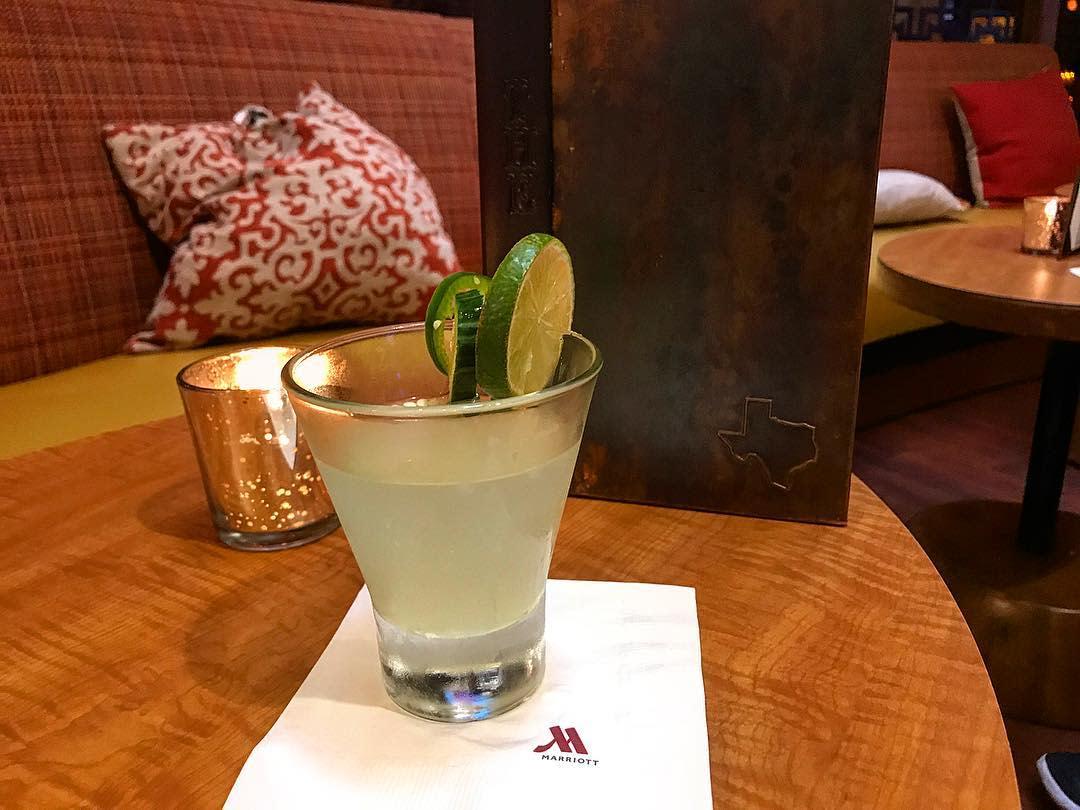 Being well into the holiday season means you could definitely use an adult beverage. We can help with that. 📷: eyeyamsam