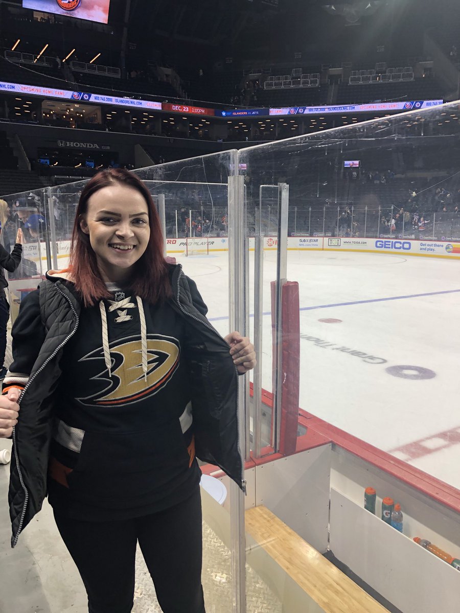 frontlinedec's tweet image. Travelled all the way from London and got to see the Ducks win! @AnaheimDucks @HampeLindholm #NHLDucks #AnaheimDucks #PaintItOrange