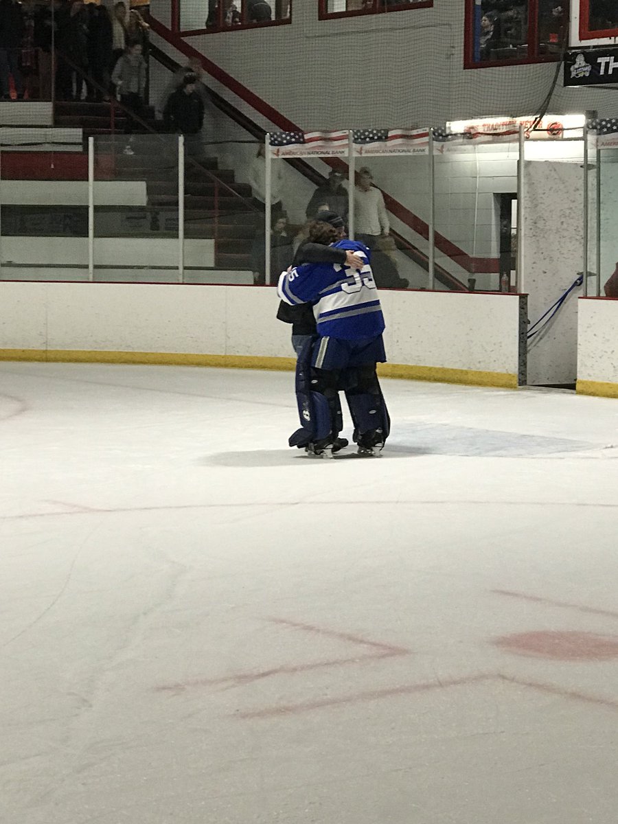 JakeBrandt30's tweet photo. Super proud of @JacobMitch30 tonight in his first varsity start! Brilliant all night long. https://t.co/ZWkgOjE6wM